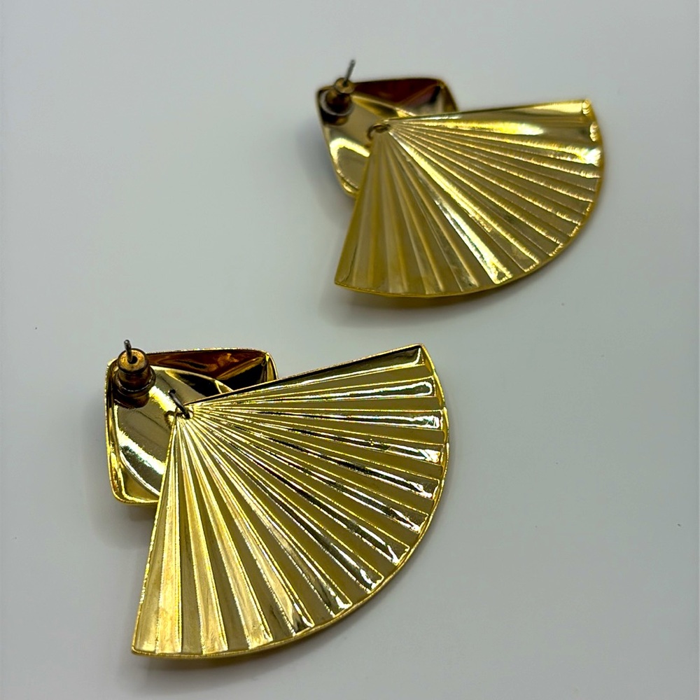 Vintage 80’s Gold and Black Metal Fan Earrings - Picture 4 of 5